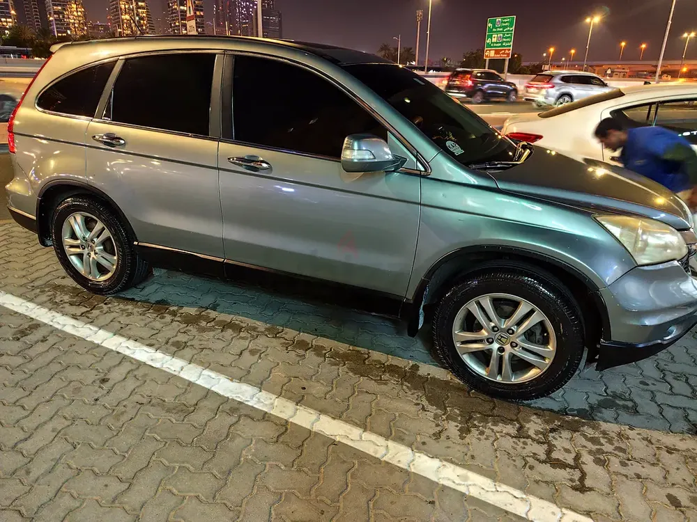 Honda CR-V 2011 GCC Specs - Reliable Family SUV - Image 4