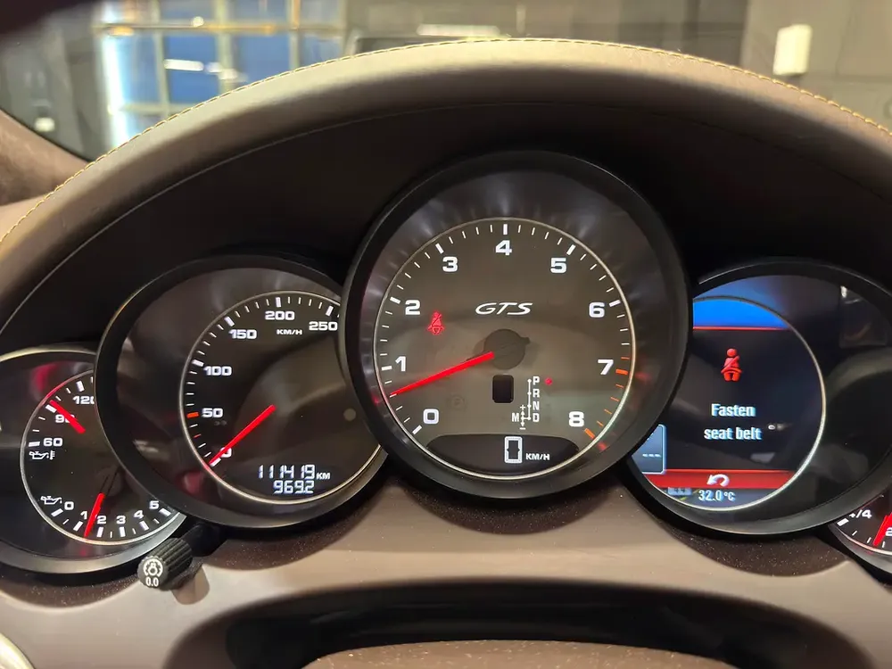 Porsche Cayenne GTS 2013 - GCC Specs - Excellent Condition - Image 12