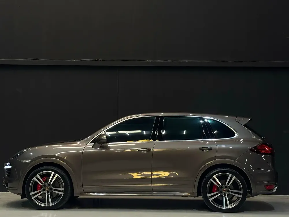 Porsche Cayenne GTS 2013 - GCC Specs - Excellent Condition - Image 6