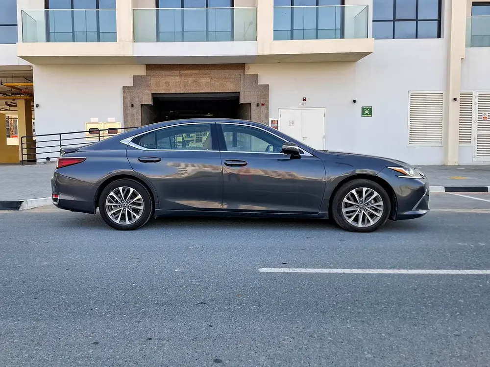 AED 1824/month | 2023 Lexus ES-Series ES 300h | GCC Specs | Ref#450580 - Image 4