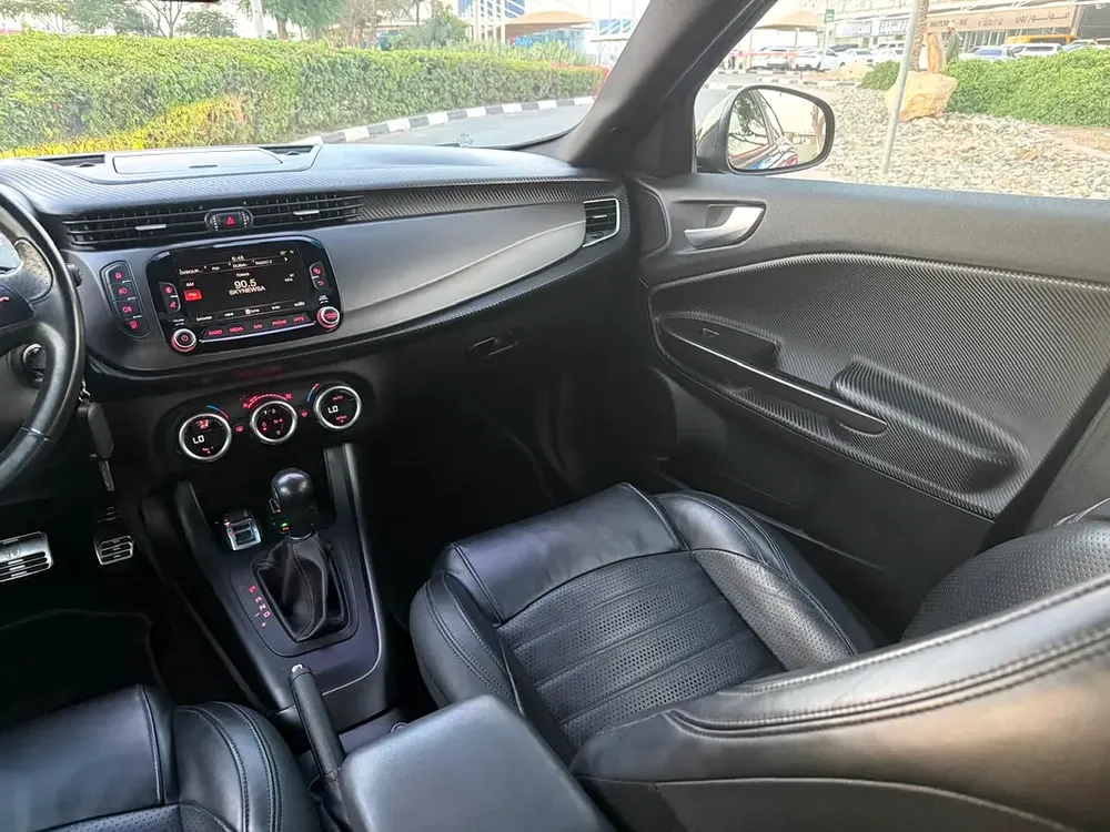 Alfa Romeo Giulietta Veloce 2019 - GCC Specs - Pristine Condition - Image 12