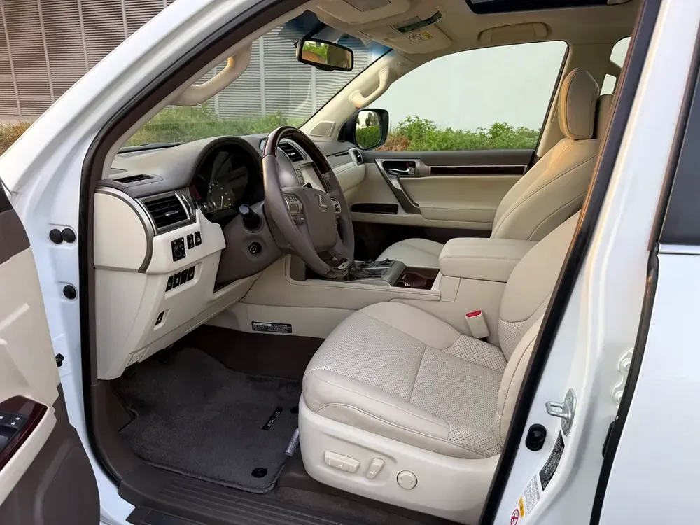 Lexus GX 460 2014 GCC Specs - Well Maintained - Image 10
