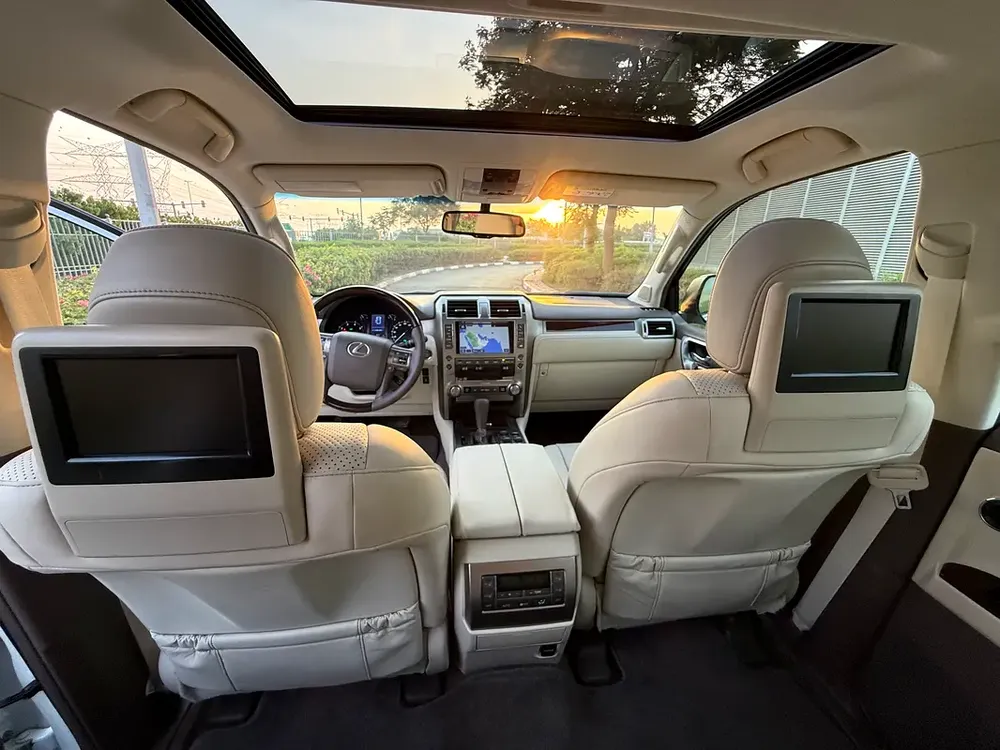 Lexus GX 460 2014 GCC Specs - Well Maintained - Image 11