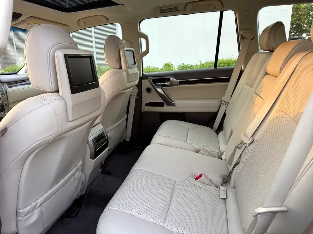 Lexus GX 460 2014 GCC Specs - Well Maintained - Image 12