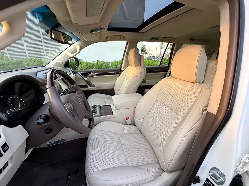Lexus GX 460 2014 GCC Specs - Well Maintained - Image 14
