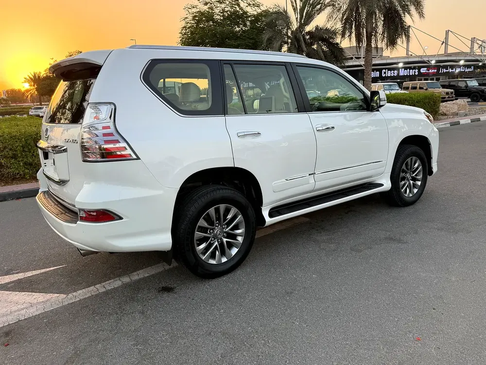 Lexus GX 460 2014 GCC Specs - Well Maintained - Image 4