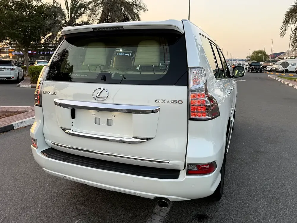 Lexus GX 460 2014 GCC Specs - Well Maintained - Image 8