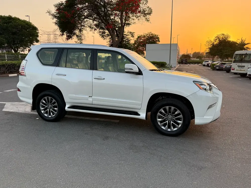 Lexus GX 460 2014 GCC Specs - Well Maintained - Image 9