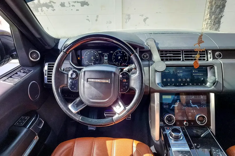 AED 1855/month | 2017 Land Rover Range Rover Vogue Supercharged | GCC Specs | Ref#447052 - Image 10