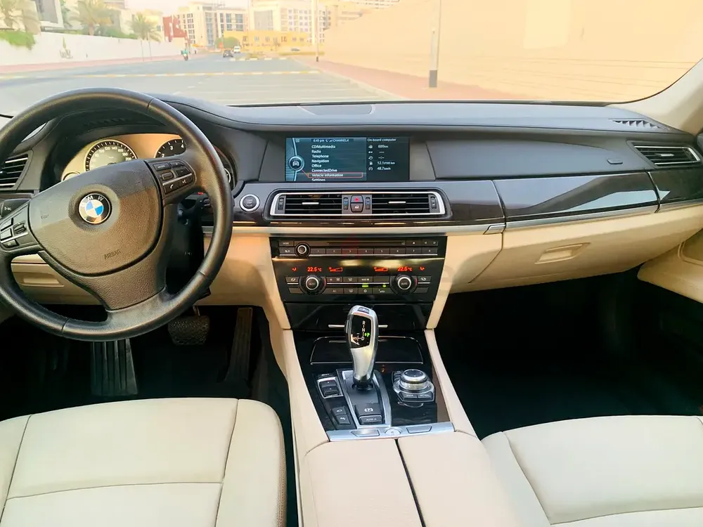 BMW 7-Series 740Li 2012 GCC Specs - LOW Mileage - Image 5