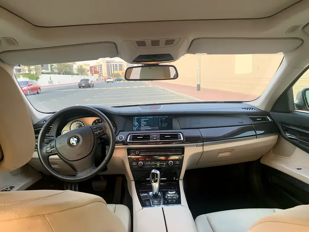 BMW 7-Series 740Li 2012 GCC Specs - LOW Mileage - Image 7