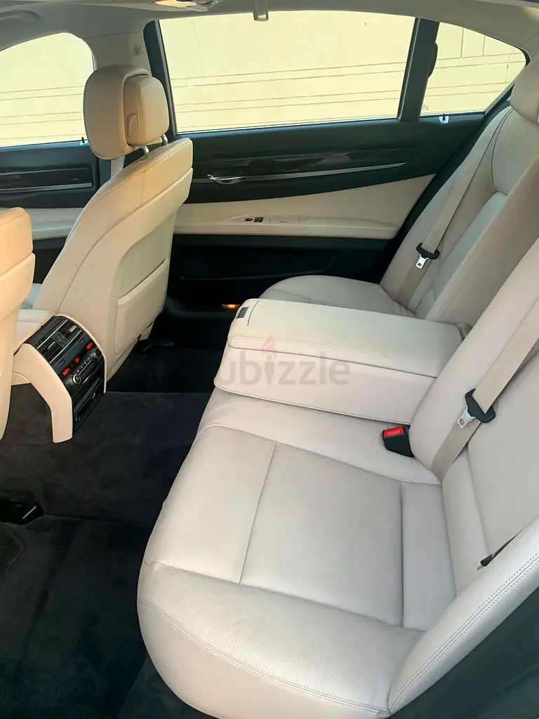 BMW 7-Series 740Li 2012 GCC Specs - LOW Mileage - Image 8