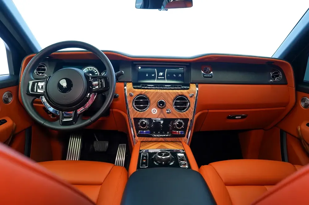 FACELIFT | WARRANTY + SERVICE JAN 2027 | BESPOKE AUDIO | PANORAMIC ROOF | WOOD TRIM INTERIOR - Image 14