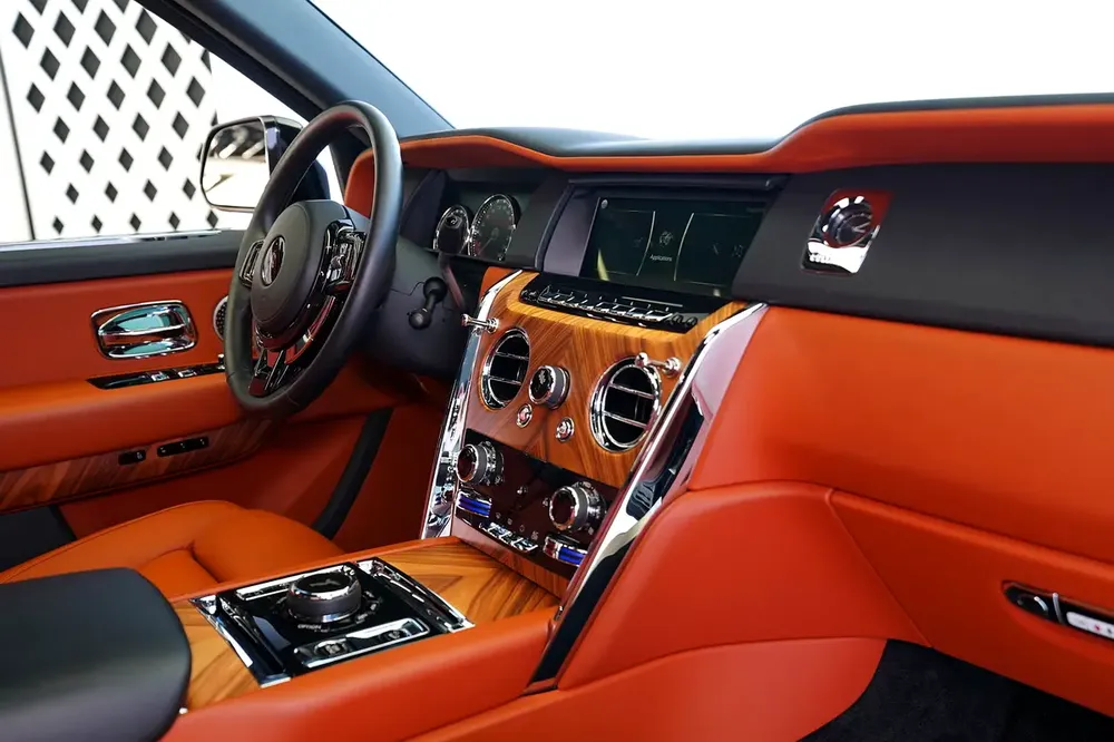 FACELIFT | WARRANTY + SERVICE JAN 2027 | BESPOKE AUDIO | PANORAMIC ROOF | WOOD TRIM INTERIOR - Image 19