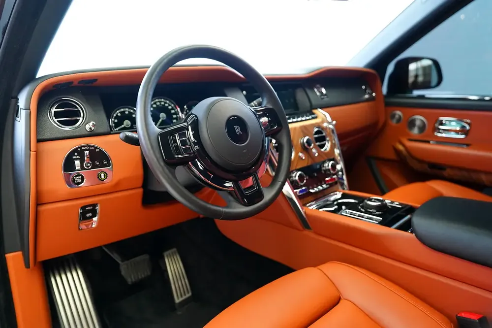 FACELIFT | WARRANTY + SERVICE JAN 2027 | BESPOKE AUDIO | PANORAMIC ROOF | WOOD TRIM INTERIOR - Image 8