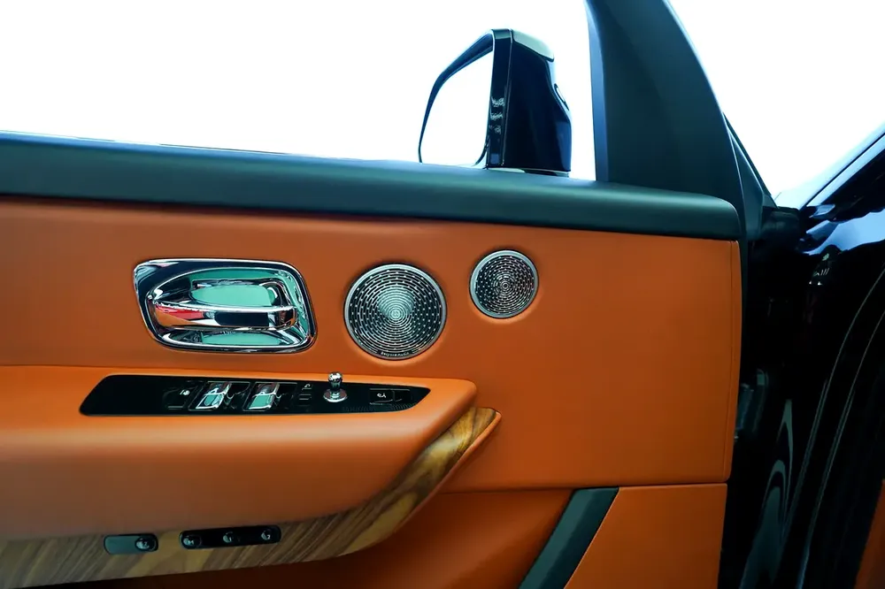 FACELIFT | WARRANTY + SERVICE JAN 2027 | BESPOKE AUDIO | PANORAMIC ROOF | WOOD TRIM INTERIOR - Image 9
