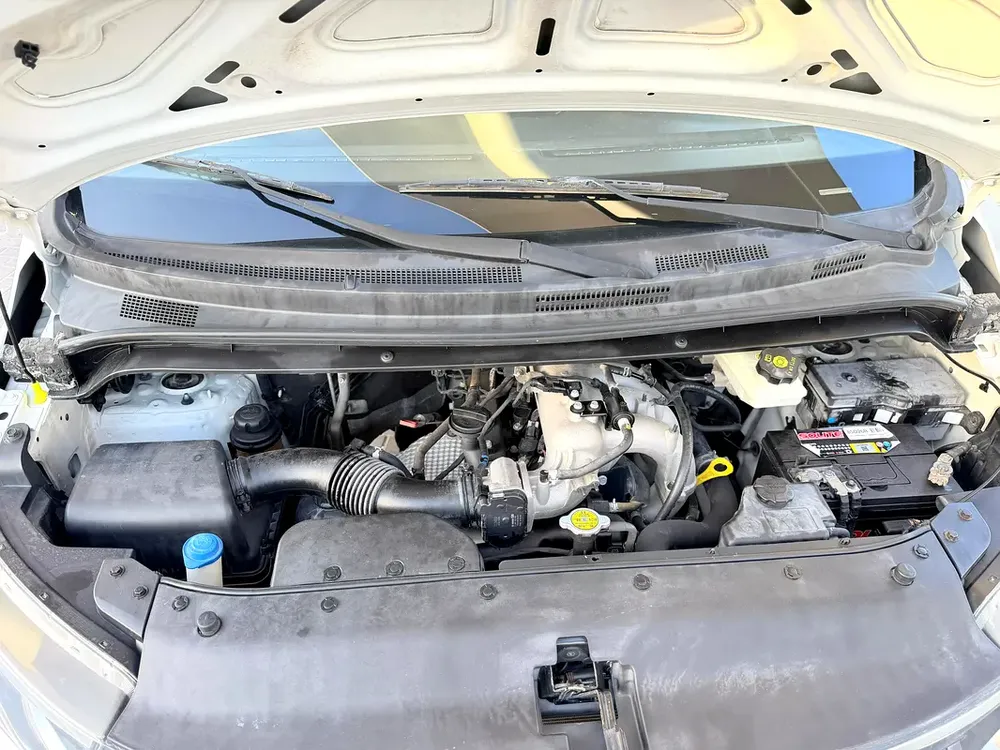 Hyundai H1 2019 model gcc 9 set - Image 13