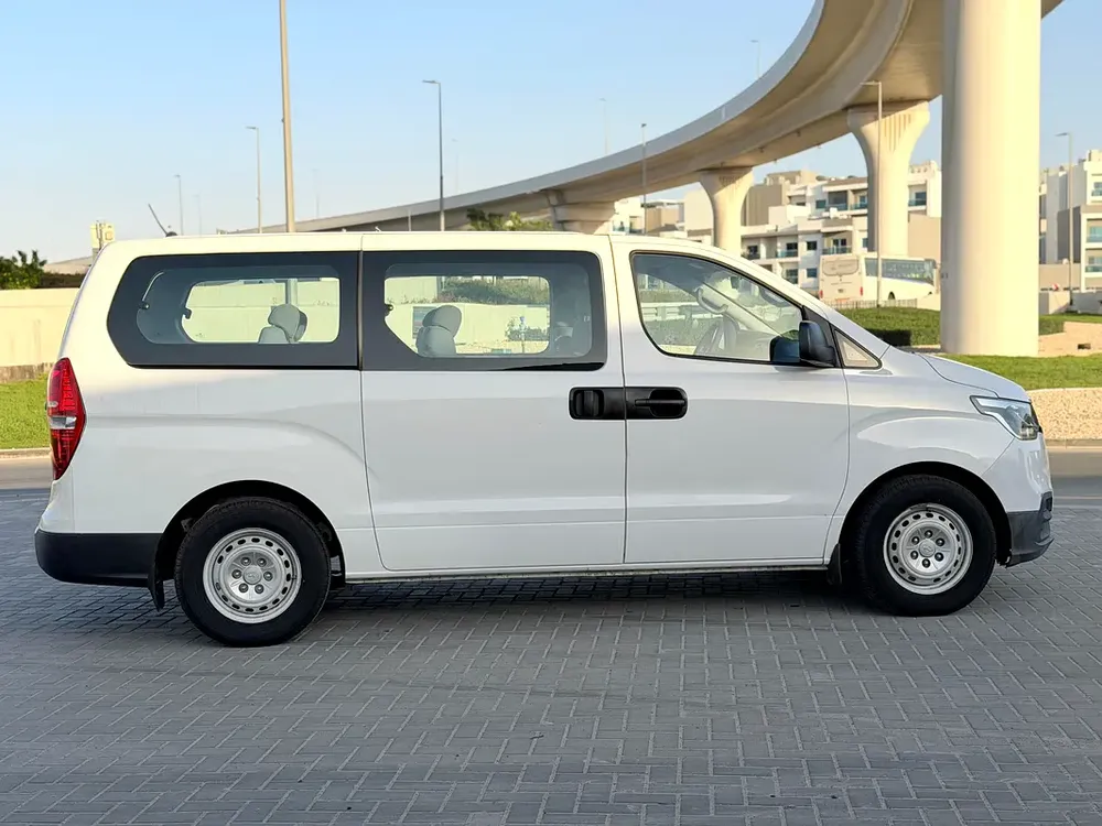 Hyundai H1 2019 model gcc 9 set - Image 6