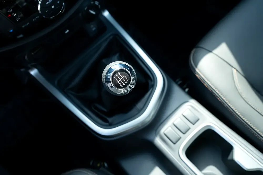 Nissan Navara Manual Transmission 4x4 - Image 11