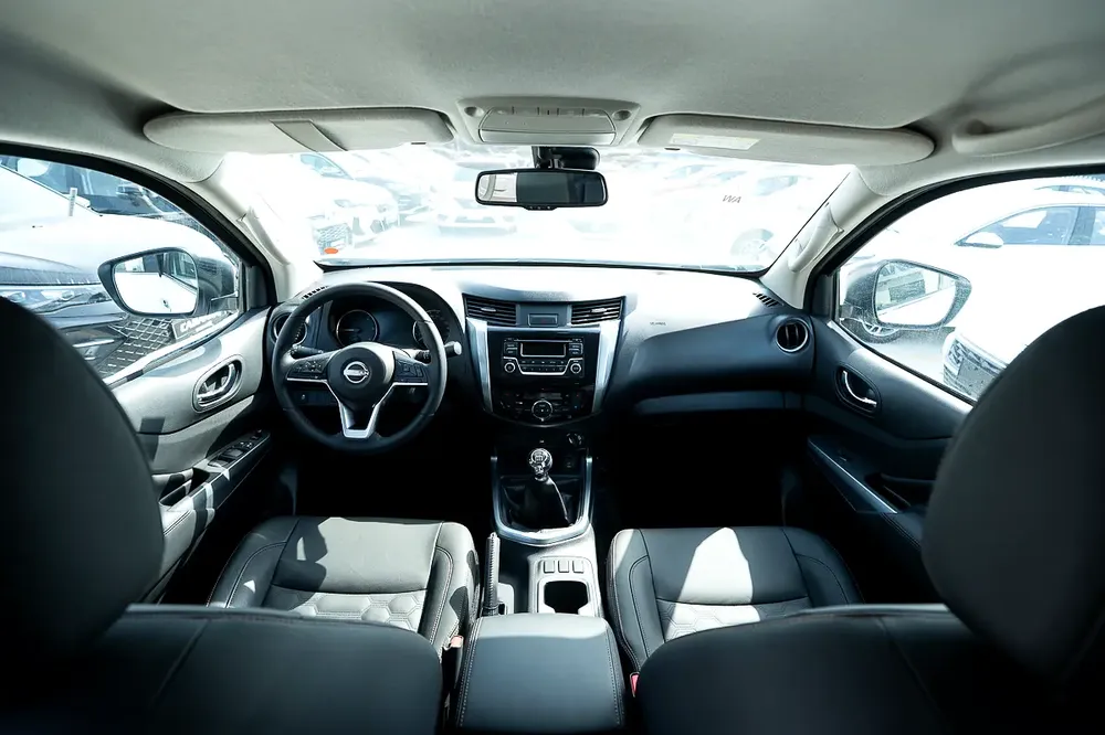 Nissan Navara Manual Transmission 4x4 - Image 12