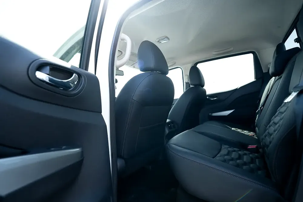 Nissan Navara Manual Transmission 4x4 - Image 13