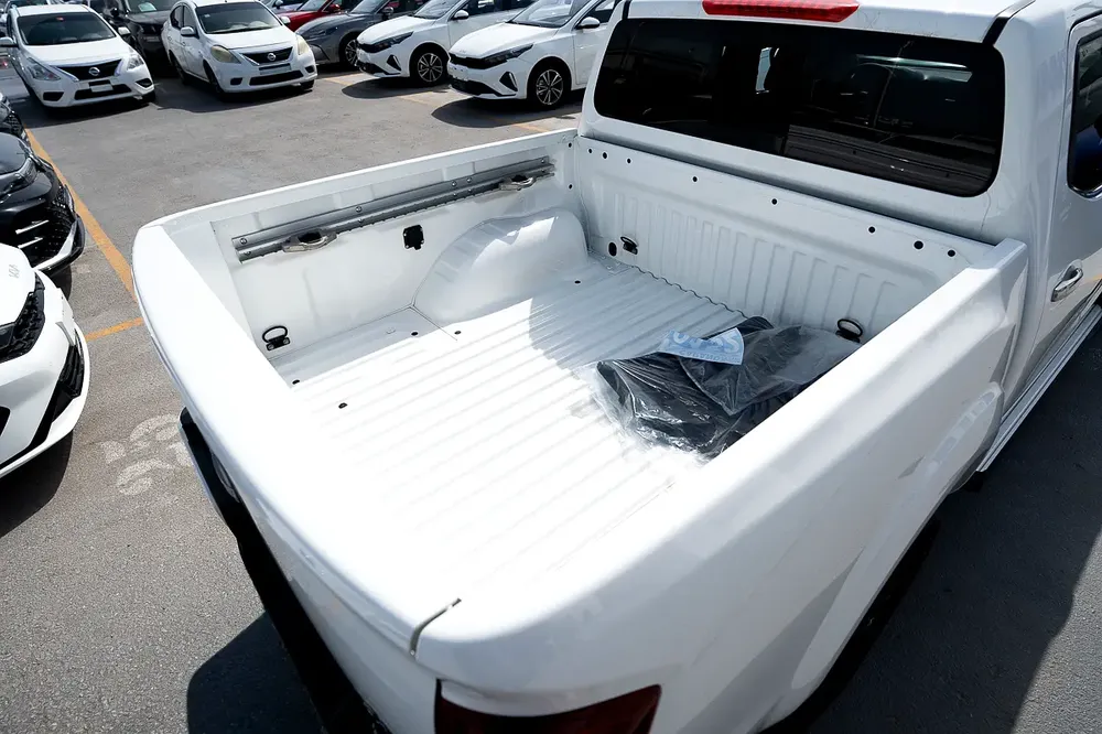 Nissan Navara Manual Transmission 4x4 - Image 18