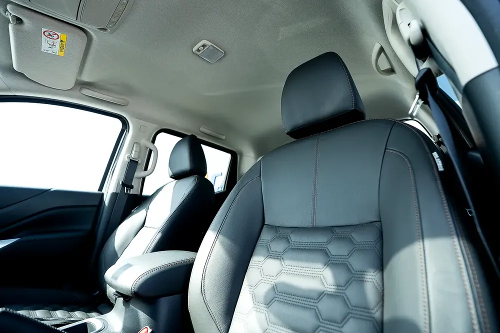 Nissan Navara Manual Transmission 4x4 - Image 6