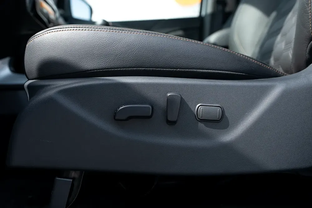Nissan Navara Manual Transmission 4x4 - Image 7