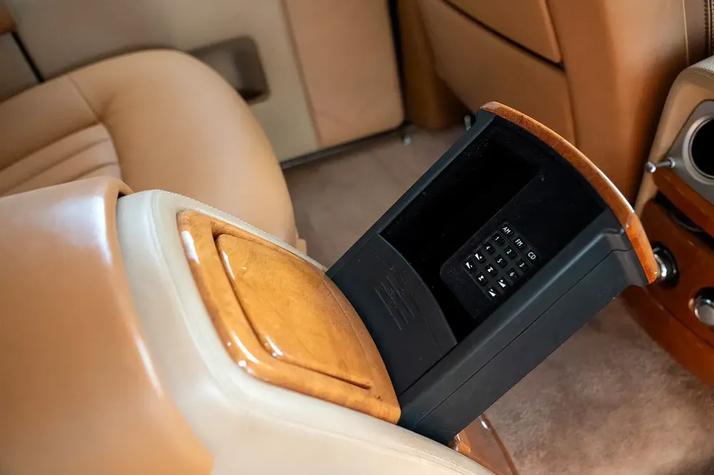 Rolls-Royce Phantom Standard 2004 | Japanese Specs | Pristine Condition - Image 10