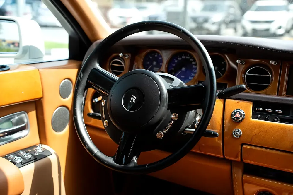 Rolls-Royce Phantom Standard 2004 | Japanese Specs | Pristine Condition - Image 11