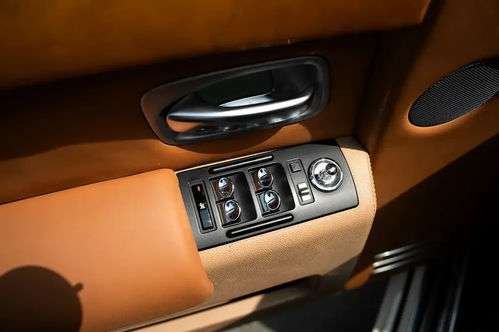 Rolls-Royce Phantom Standard 2004 | Japanese Specs | Pristine Condition - Image 13