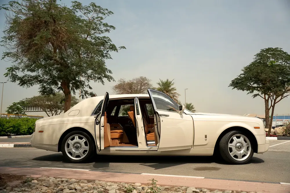 Rolls-Royce Phantom Standard 2004 | Japanese Specs | Pristine Condition - Image 4