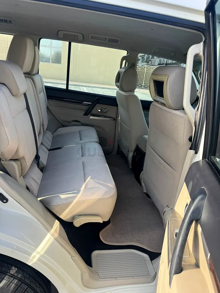 Mitsubishi Pajero 2017 GLS MID | GCC Specs | Well Maintained - Image 10