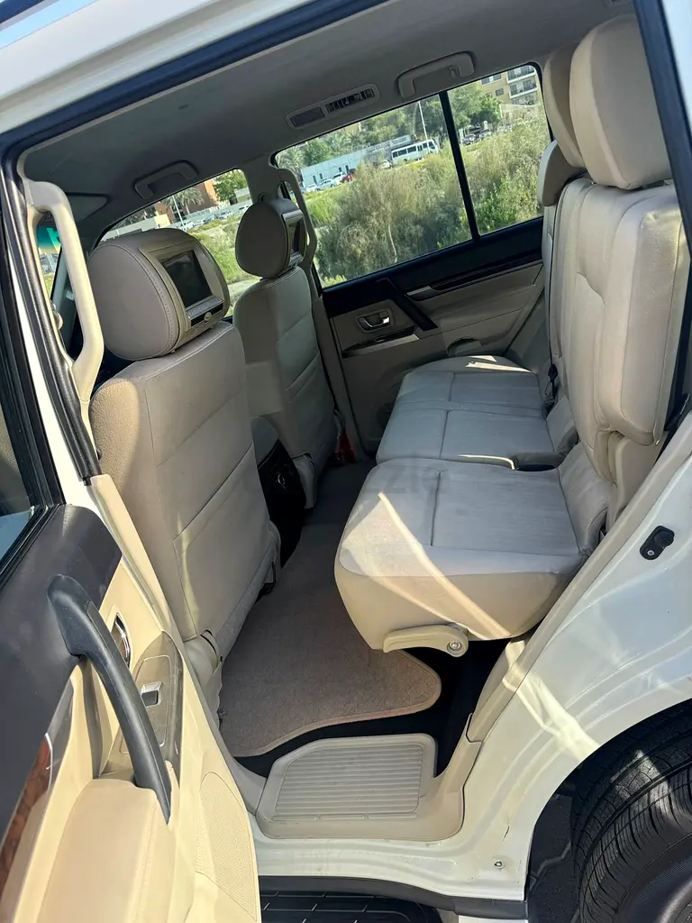 Mitsubishi Pajero 2017 GLS MID | GCC Specs | Well Maintained - Image 11