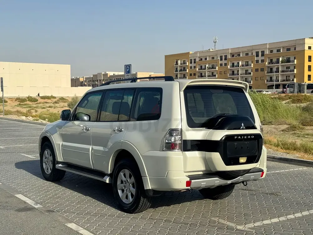 Mitsubishi Pajero 2017 GLS MID | GCC Specs | Well Maintained - Image 4