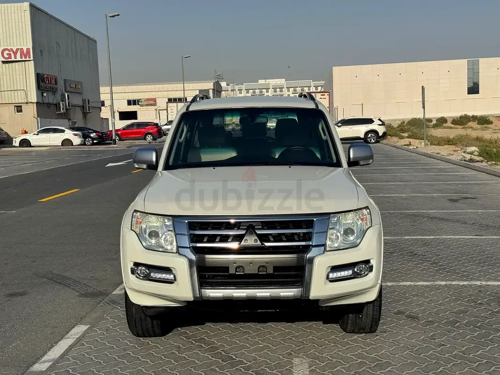 Mitsubishi Pajero 2017 GLS MID | GCC Specs | Well Maintained - Image 5