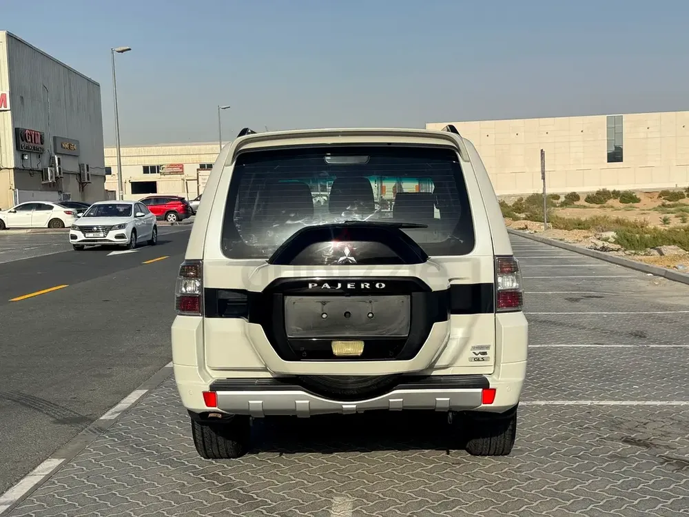 Mitsubishi Pajero 2017 GLS MID | GCC Specs | Well Maintained - Image 6