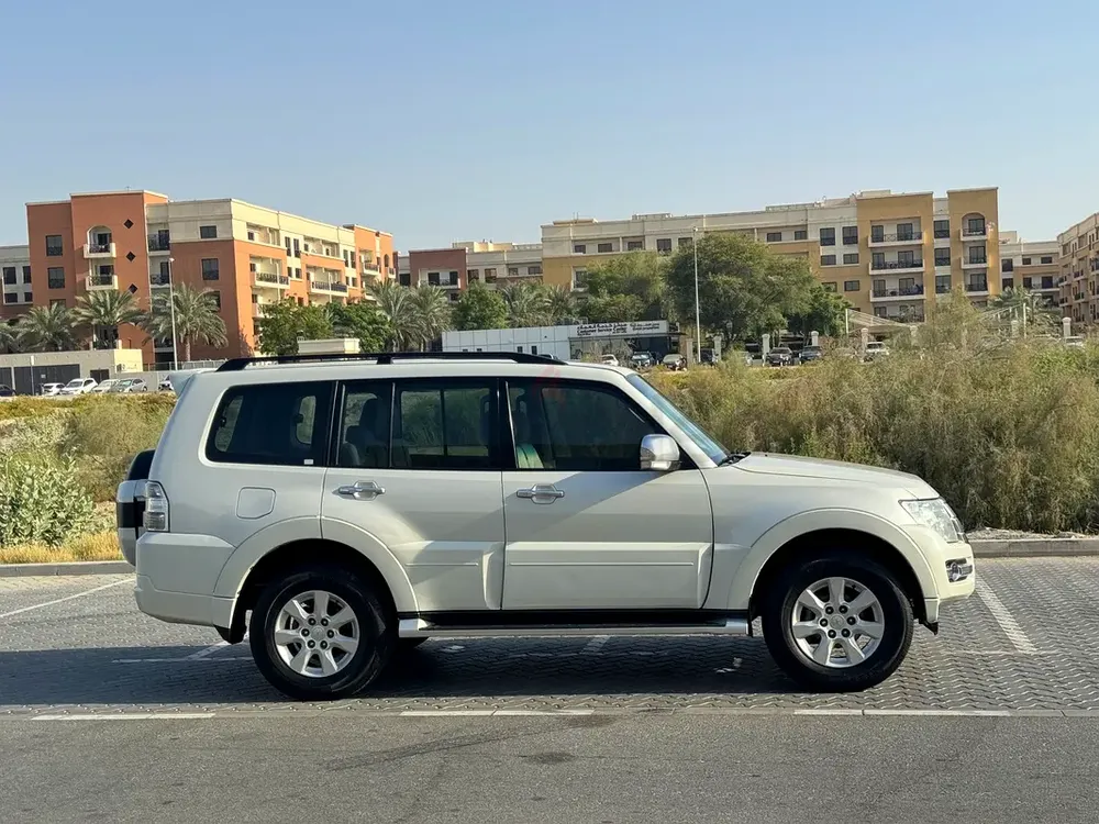 Mitsubishi Pajero 2017 GLS MID | GCC Specs | Well Maintained - Image 7