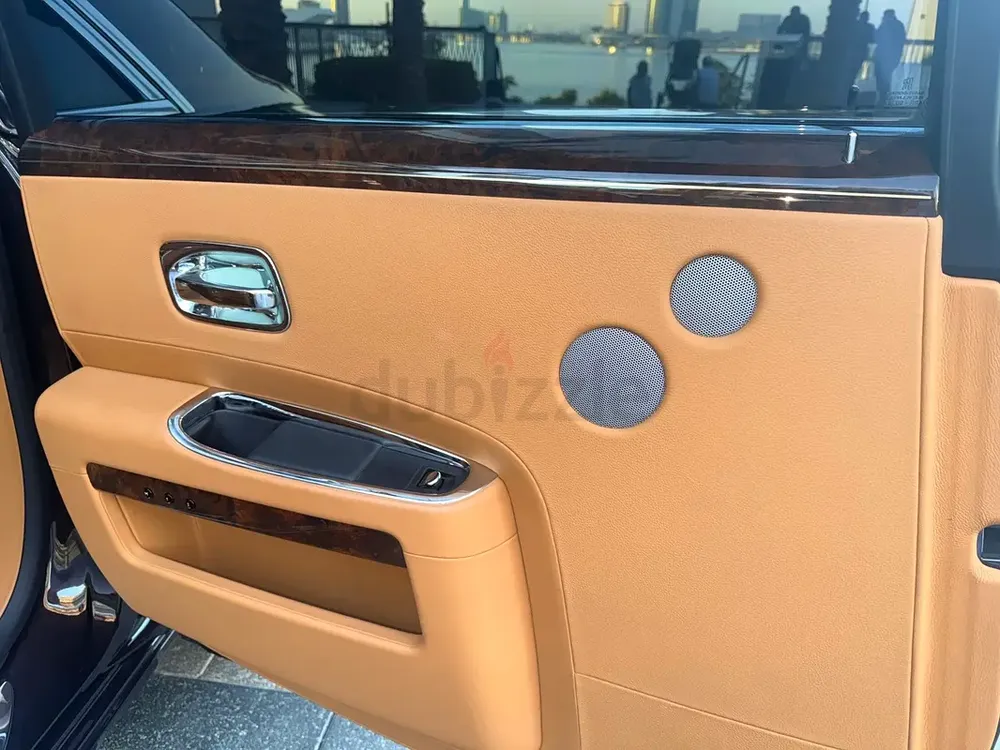 Rolls-Royce Ghost Series II LWB 2015 GCC Specs - Pristine Condition - Image 10