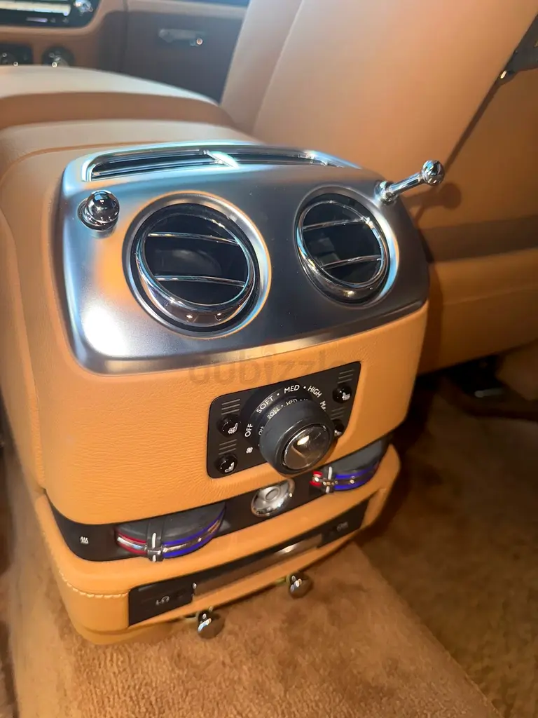 Rolls-Royce Ghost Series II LWB 2015 GCC Specs - Pristine Condition - Image 12