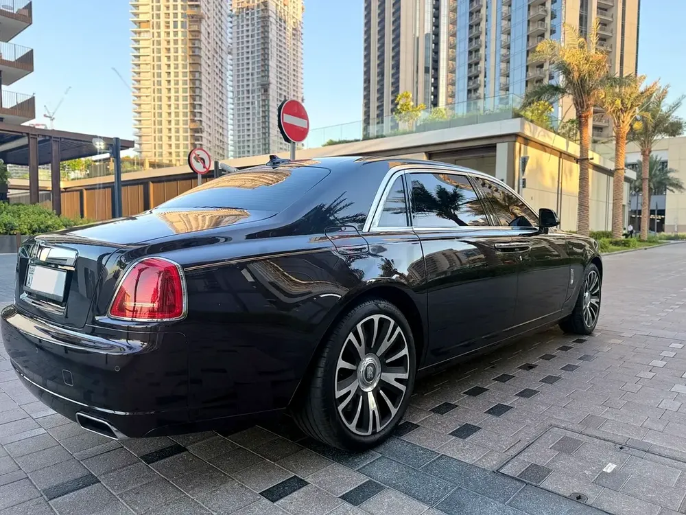 Rolls-Royce Ghost Series II LWB 2015 GCC Specs - Pristine Condition - Image 17