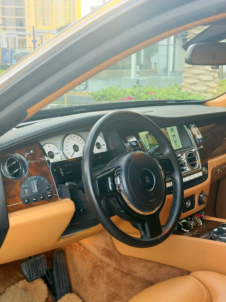 Rolls-Royce Ghost Series II LWB 2015 GCC Specs - Pristine Condition - Image 5