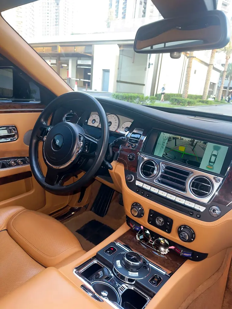 Rolls-Royce Ghost Series II LWB 2015 GCC Specs - Pristine Condition - Image 6