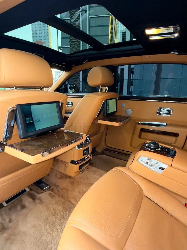Rolls-Royce Ghost Series II LWB 2015 GCC Specs - Pristine Condition - Image 7