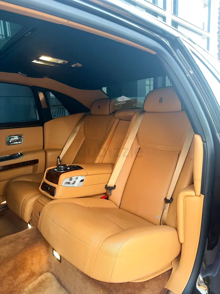 Rolls-Royce Ghost Series II LWB 2015 GCC Specs - Pristine Condition - Image 8