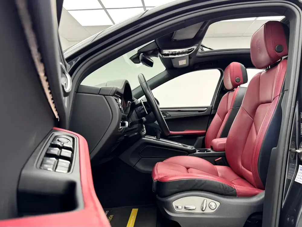 2023 Porsche Macan, Porsche Service History, 1 Year warranty, Excellent Condition, GCC - Image 11