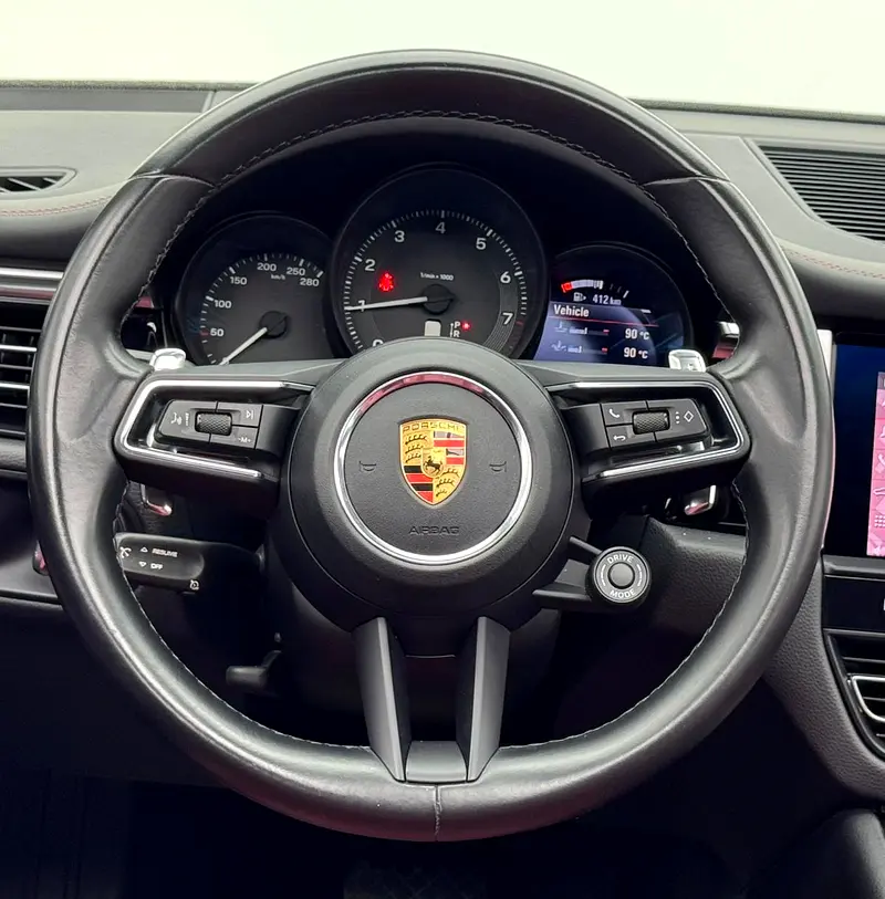 2023 Porsche Macan, Porsche Service History, 1 Year warranty, Excellent Condition, GCC - Image 9