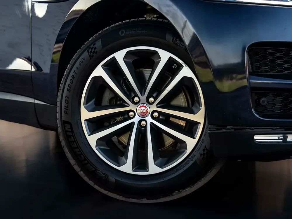 0% DOWN PAYMENT | 🚀FAST-TRACK FINANCING | JAGUAR F-PACE 35T PURE | JUNE EDITION | GCC - Image 5