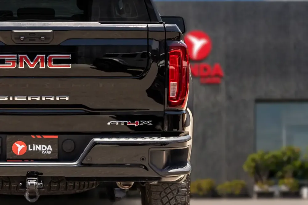 GMC Sierra 1500 AT4x Double Cab (LOW MILEAGE) 2023 GCC | Agency Warranty | Service Contract - Image 5