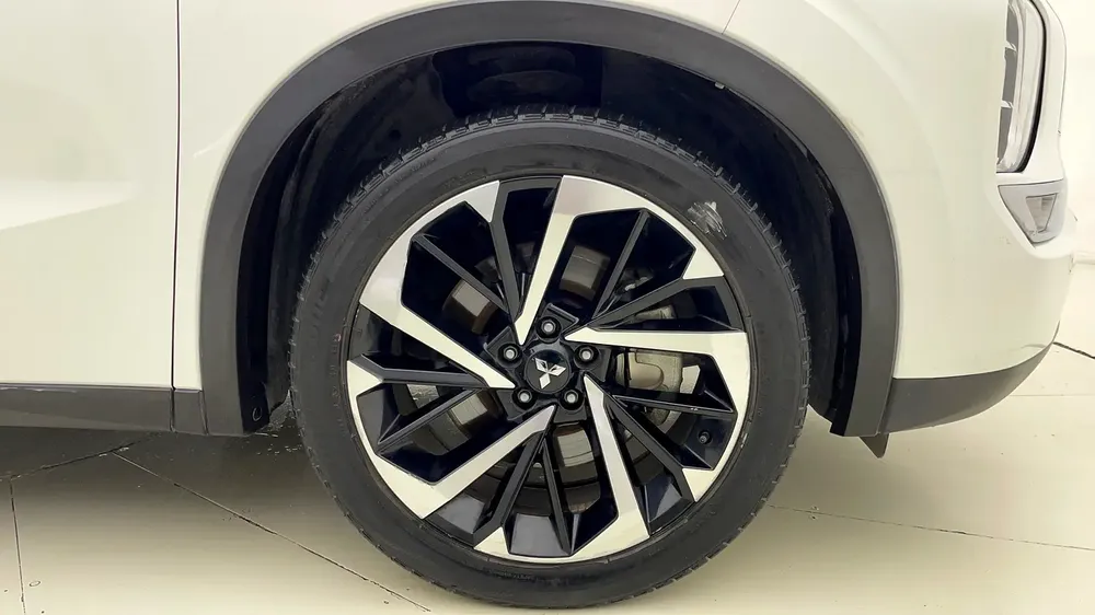 AED 1,128/m | 0 DP | Free 3 Months Warranty | Service History | MITSUBISHI OUTLANDER 2023 - Image 12